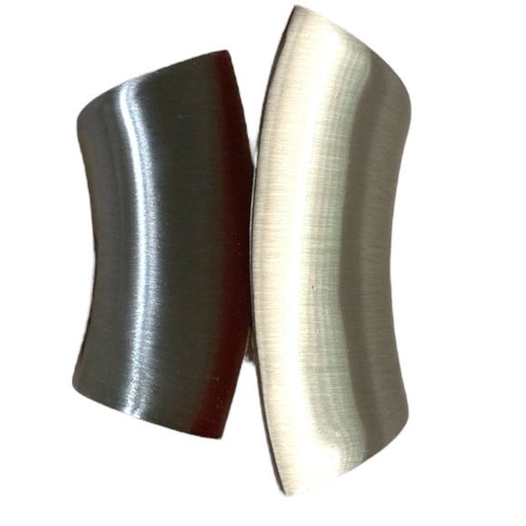 Chic Silver Cuff Bracelet - Picture 1 of 4